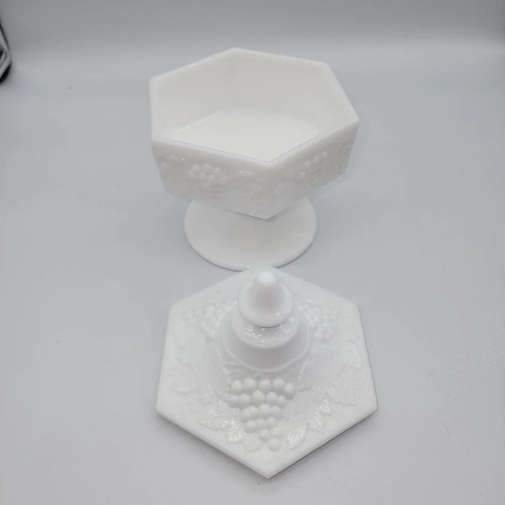Vtg Indiana Glass Milk‎ Glass Covered Candy Dish Octagon Pedestal Harvest Grape